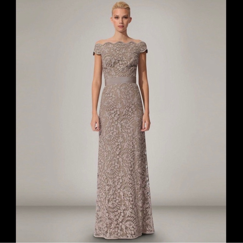 Tadashi Shoji Max Lace Dress Women’s Size 6 Off The Shoulder Taupe Belted.